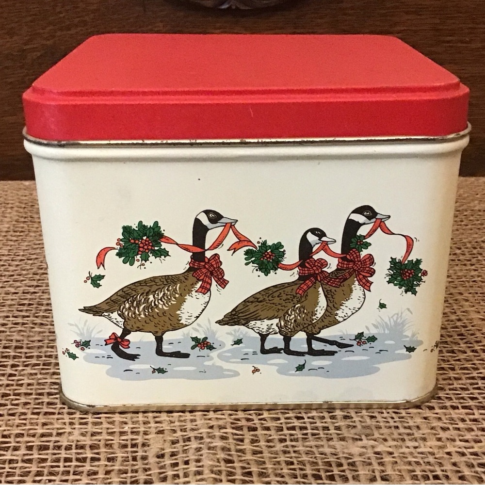 Vintage 1987 Potpourri Press Christmas Geese Square Tin